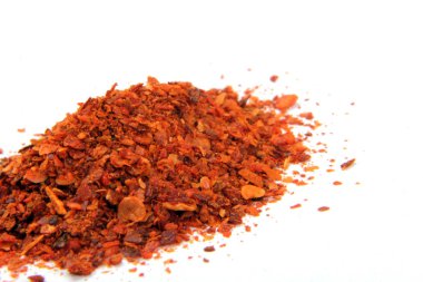 Beyaz arkaplanda kırmızı biber