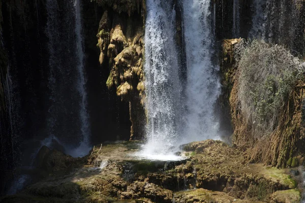 Красивый Водопад Фото Фона Каменистое Поле — стоковое фото