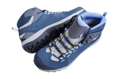 Beyaz arka planda izole edilmiş yürüyüş ayakkabıları çifti.