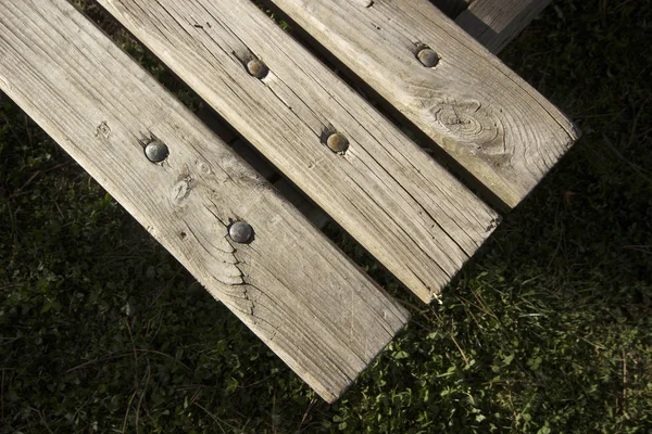 Old Weathered Wooden Planks Bench Grass — Stock Photo, Image