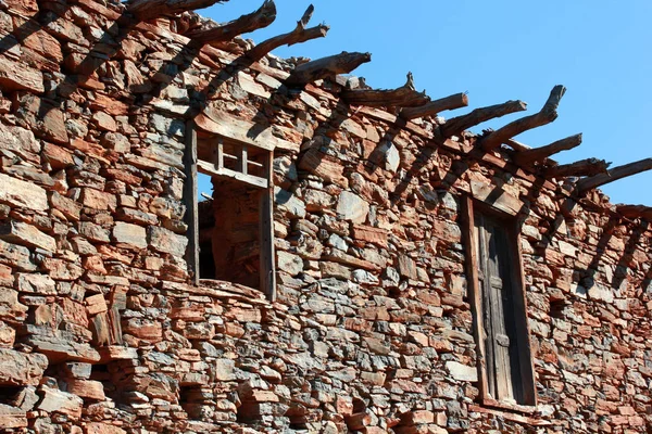 Casa Piedra Antigua Abandonada Puerta Madera —  Fotos de Stock