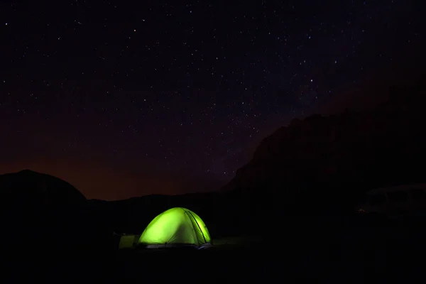 Camping Noturno Sob Estrelas — Fotografia de Stock