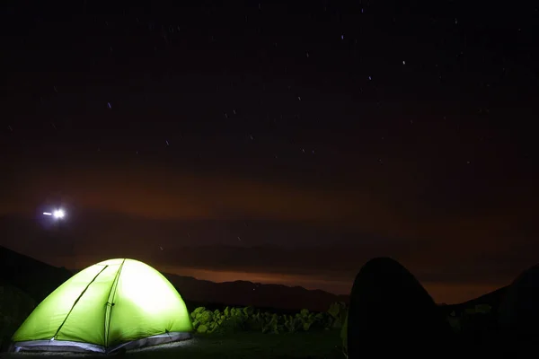 Nächtliches Zelten Unter Den Sternen — Stockfoto