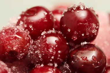 Organik vişne reçeli hazırlanıyor. Ev yapımı siyah kiraz reçeli. 