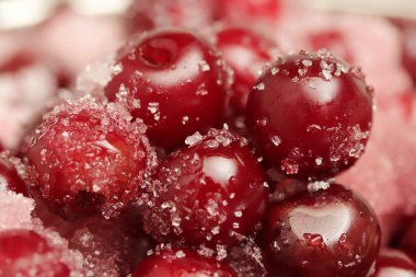 Organik vişne reçeli hazırlanıyor. Ev yapımı siyah kiraz reçeli. 