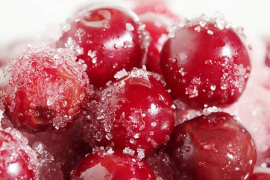 Organik vişne reçeli hazırlanıyor. Ev yapımı siyah kiraz reçeli. 