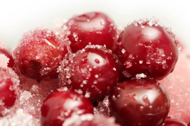 Organik vişne reçeli hazırlanıyor. Ev yapımı siyah kiraz reçeli. 