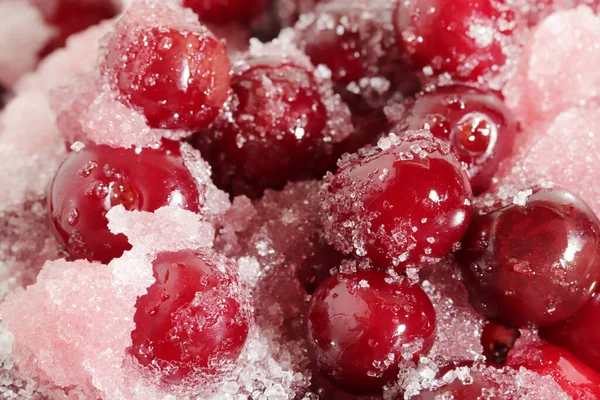 Organik vişne reçeli hazırlanıyor. Ev yapımı siyah kiraz reçeli. 