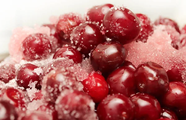 Organik vişne reçeli hazırlanıyor. Ev yapımı siyah kiraz reçeli. 