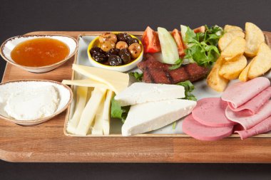 Lezzetli geleneksel Türk kahvaltısı. 