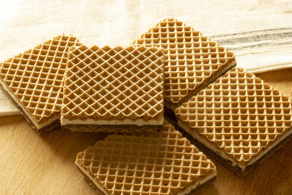 Knusprige Waffeln Mit Schokolade Und Haselnusscreme — Stockfoto