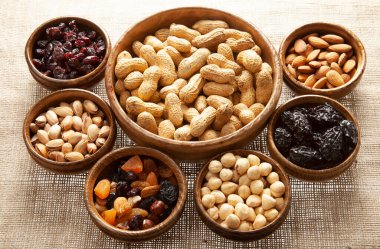 Karışık fındık ve kurutulmuş meyve.