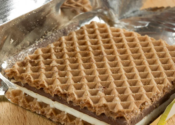 Knusprige Waffeln Mit Schokolade Und Haselnusscreme — Stockfoto