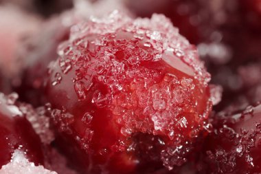 Organik vişne reçeli hazırlanıyor. Ev yapımı siyah kiraz reçeli. 