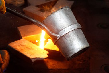 Sıvı erimiş çelik endüstrisi. Döküm, erime, döküm ve dökümhane.