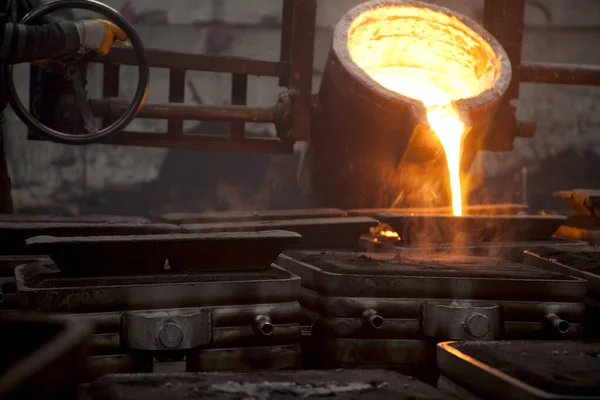 Vloeibaar Gesmolten Staal Industrie Gieten Smelten Vormen Gieterijen — Stockfoto