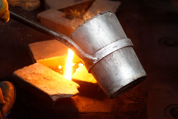 钢液冶炼工业 成型和铸造 — 图库照片