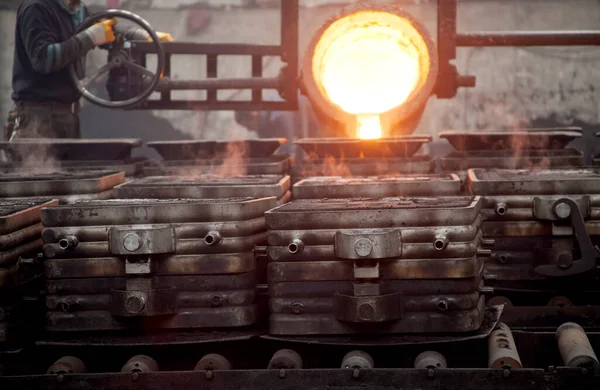 Vloeibaar Gesmolten Staal Industrie Gieten Smelten Vormen Gieterijen — Stockfoto