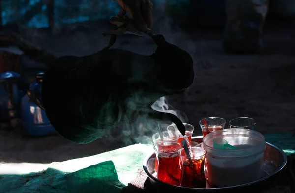 Традиционный Черный Турецкий Чай Стеклянных Чашках — стоковое фото