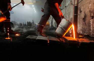Sıvı erimiş çelik endüstrisi. Döküm, erime, döküm ve dökümhane.