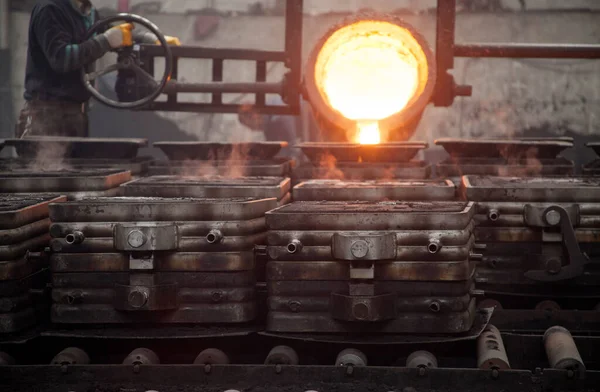 Vloeibaar Gesmolten Staal Industrie Gieten Smelten Vormen Gieterijen — Stockfoto