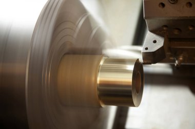 CNC Torna İşlemi. Metal endüstrisi. 