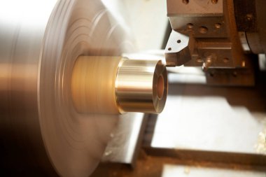 CNC Torna İşlemi. Metal endüstrisi. 