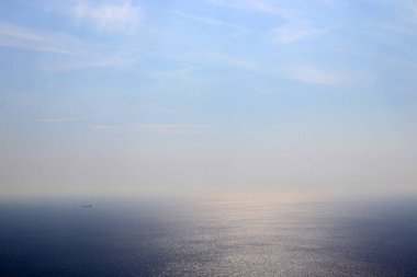 Deniz Burnu. Sakin bir deniz manzarası.