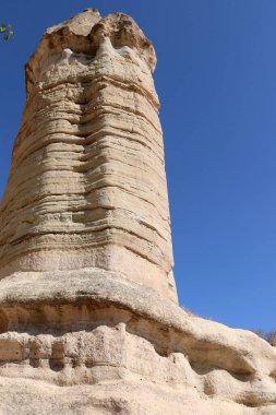 Goreme, Kapadokya, Türkiye yakınlarındaki Zemi Vadisi 'nde alışılmadık kayalar