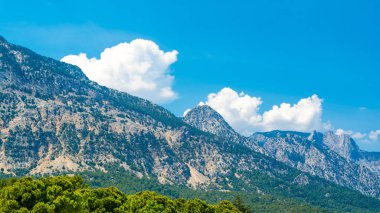Toros Dağları ile Türkiye witn clouads tepeler üzerinde manzara.