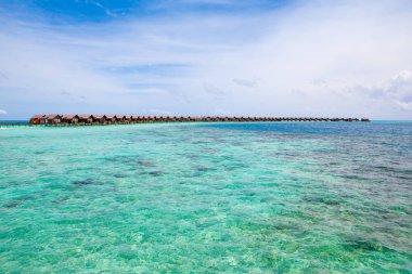 Su Maldivler Hint Okyanusu üzerinde ahşap Villa