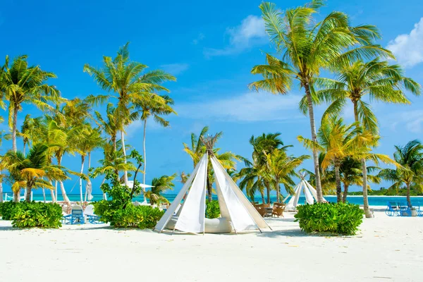 Kodhipparu Maldives June 2018 Chill Lounge Zone Pool Luxury Hotel — Stock Photo, Image