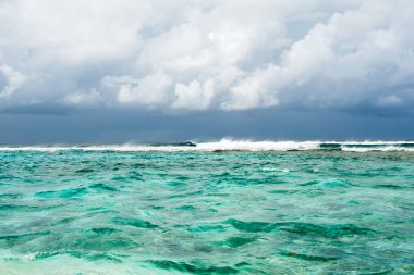 Hint Okyanusu fırtınada peyzaj