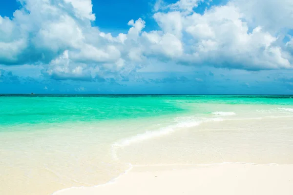 Piękny Krajobraz Jasnego Turkusowego Oceanu Indyjskiego Malediwy Wyspy — Zdjęcie stockowe