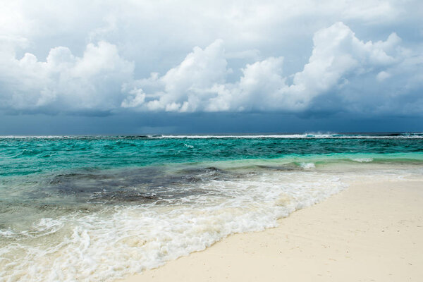 Landscape of the storm in the Indian Ocean