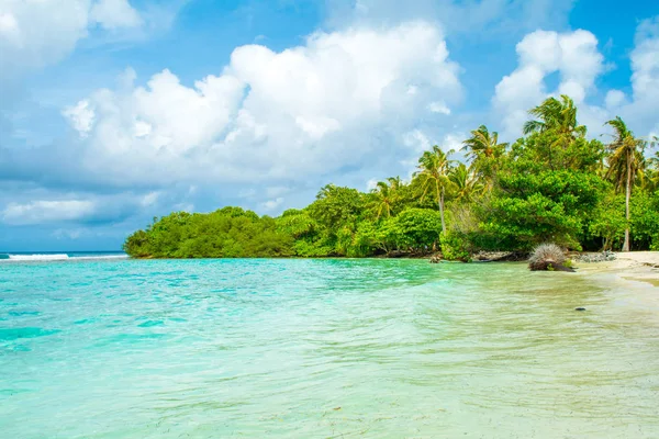 Schöner Sandstrand Auf Unbewohnter Insel Indischen Ozean Malediven — Stockfoto