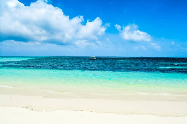 Krásná Krajina Jasného Tyrkysového Indického Oceánu Maledivy Ostrovy — Stock fotografie