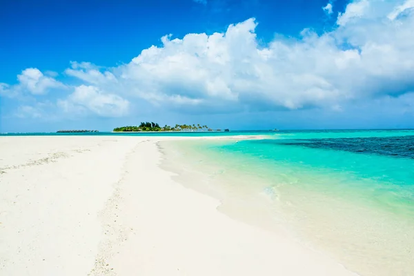 Hint Okyanusu'nda ıssız ada manzaralı güzel kumlu Beach'te lüks resort ve su Villa, Maldivler