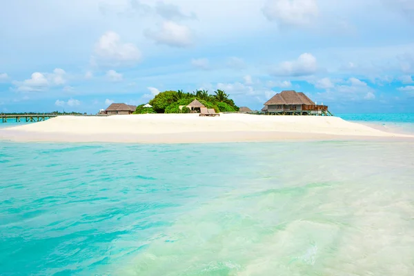 Prachtig Zandstrand Met Ligbedden Parasols Indische Oceaan Maldiven Island — Stockfoto