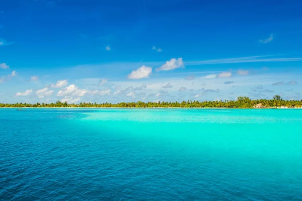Bela Paisagem Azul Turquesa Claro Oceano Índico Verde Ilha Tropical — Fotografia de Stock