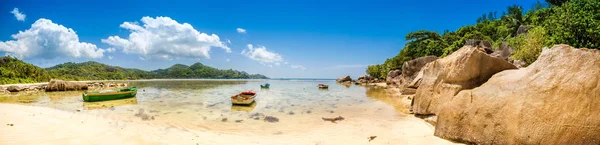 Пейзаж песчаного пляжа, Сейшельские острова — стоковое фото