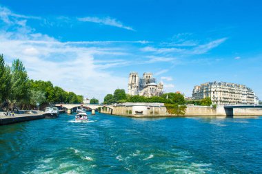 Seine Nehri ve Notre Dame de P dolgu lu peyzaj