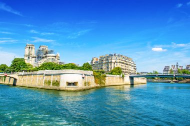 Seine Nehri ve Notre Dame de P dolgu lu peyzaj