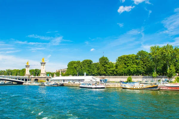 Landscape with famous The Pont Alexandre III Bridge, Paris — Stock Photo, Image