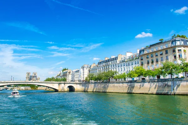 Γέφυρα τουρνελ πάνω από τον ποταμό Σηκουάνα, Παρίσι — Φωτογραφία Αρχείου