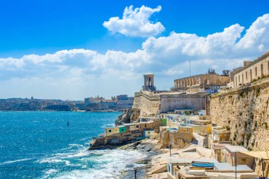 Eski Valletta manzarası eski binalar ve Grand Harbour