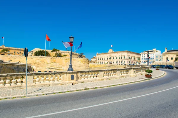 Barok tarzı malikaneye bak The Auberge de Castille