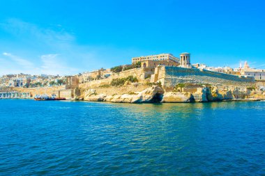 Eski Valletta manzarası eski binalar ve Grand Harbour