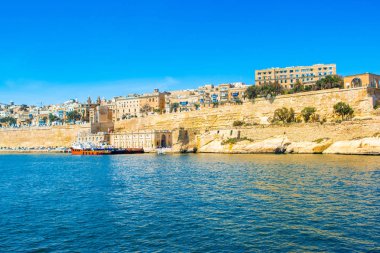 Eski Valletta manzarası eski binalar ve Grand Harbour
