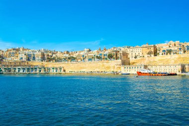 Eski Valletta manzarası eski binalar ve Grand Harbour
